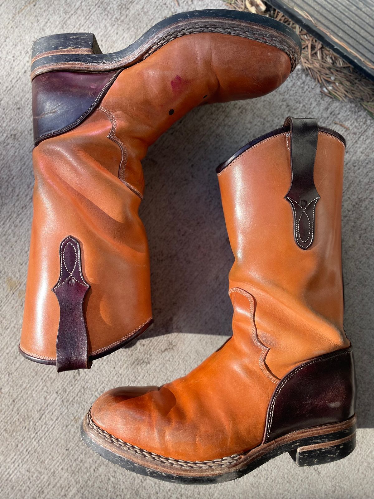 Photo by amara on March 1, 2024 of the Amara Hark-Weber Custom Model in Wickett & Craig Natural Glazed Harness.