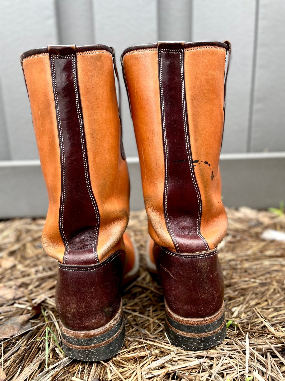 Photo by amara on April 1, 2024 of the Amara Hark-Weber Custom Model in Wickett & Craig Natural Glazed Harness.