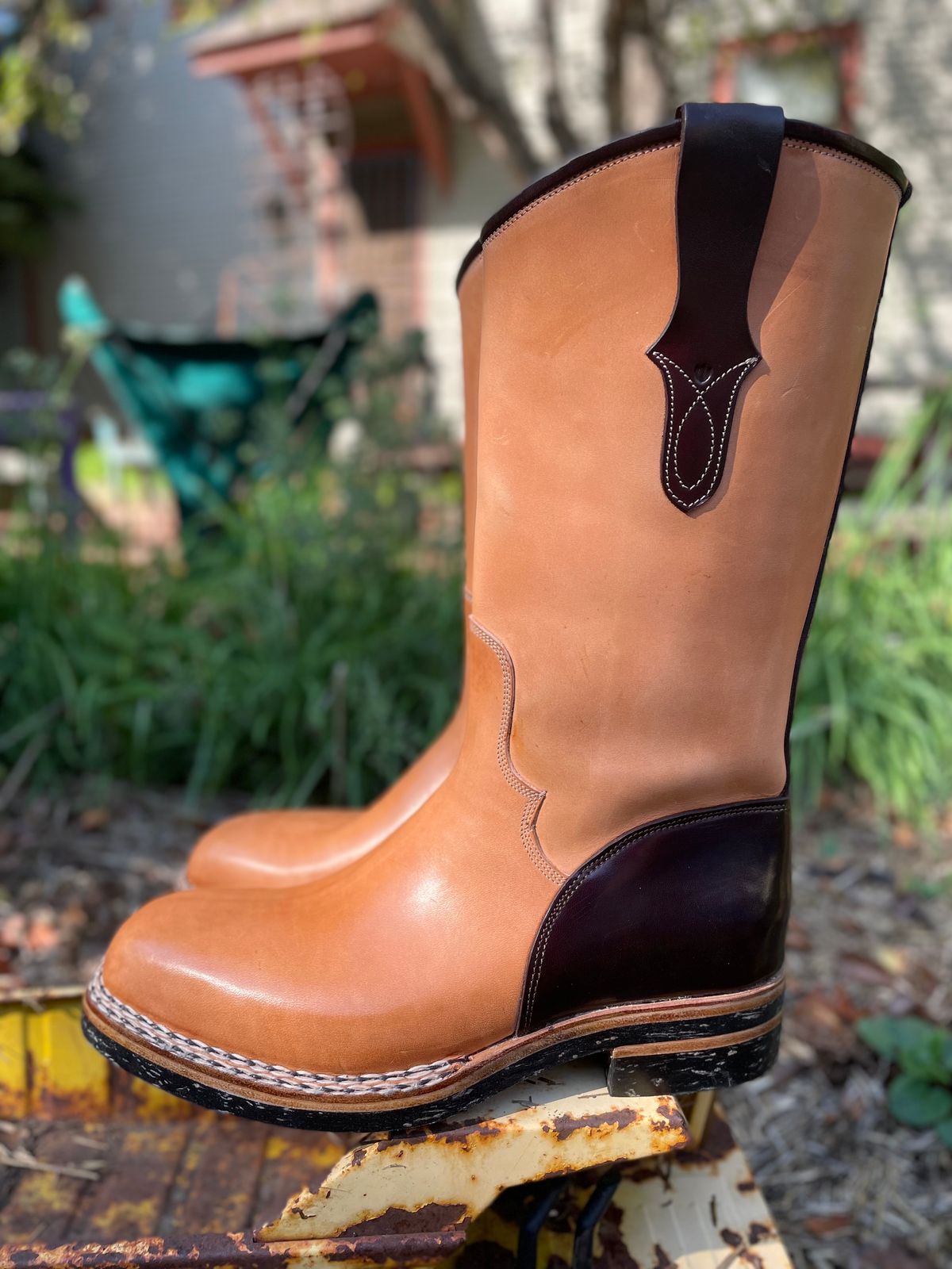 Photo by amara on October 2, 2023 of the Amara Hark-Weber Custom Model in Wickett & Craig Natural Glazed Harness.