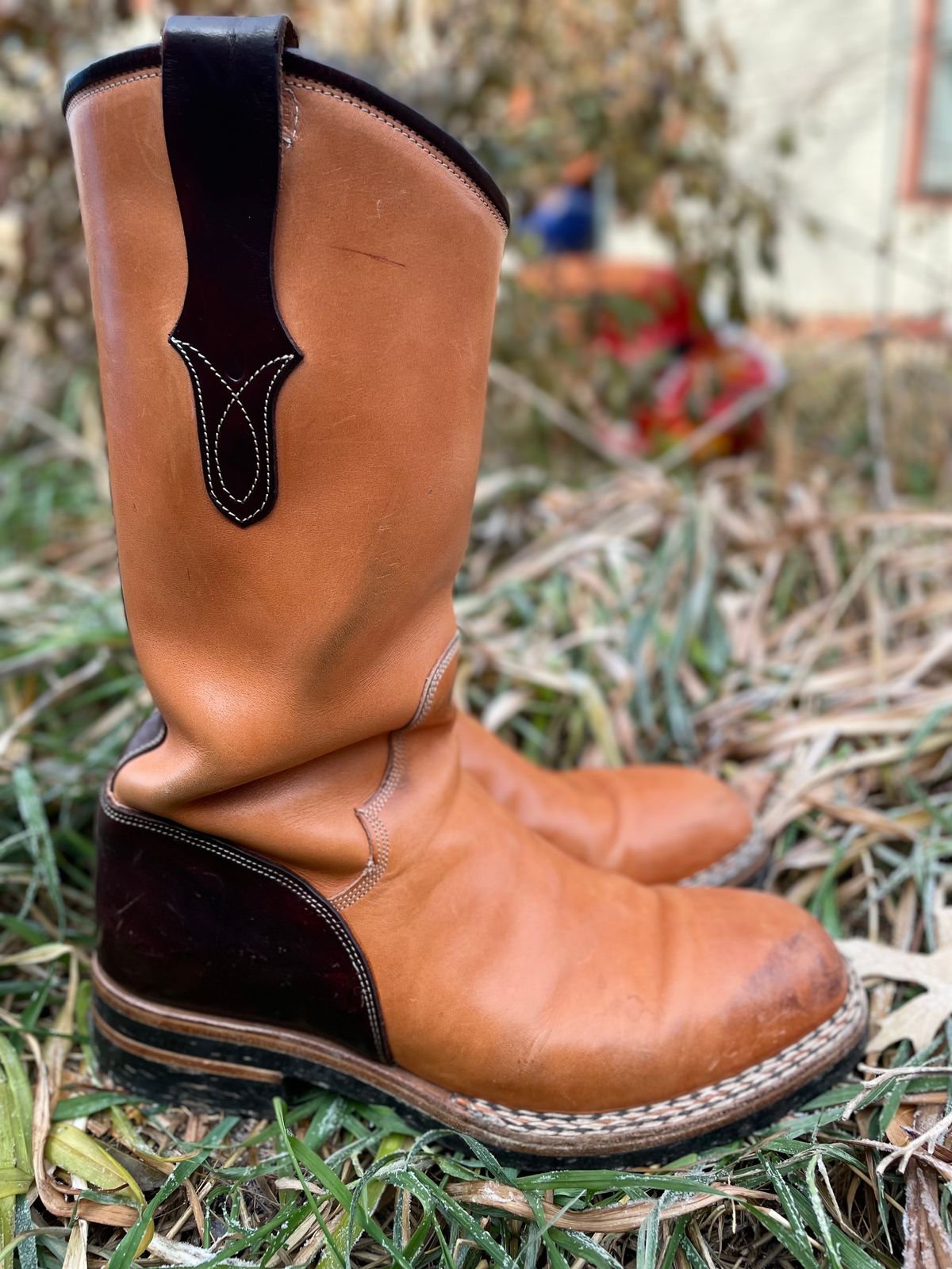 Photo by amara on December 1, 2023 of the Amara Hark-Weber Custom Model in Wickett & Craig Natural Glazed Harness.