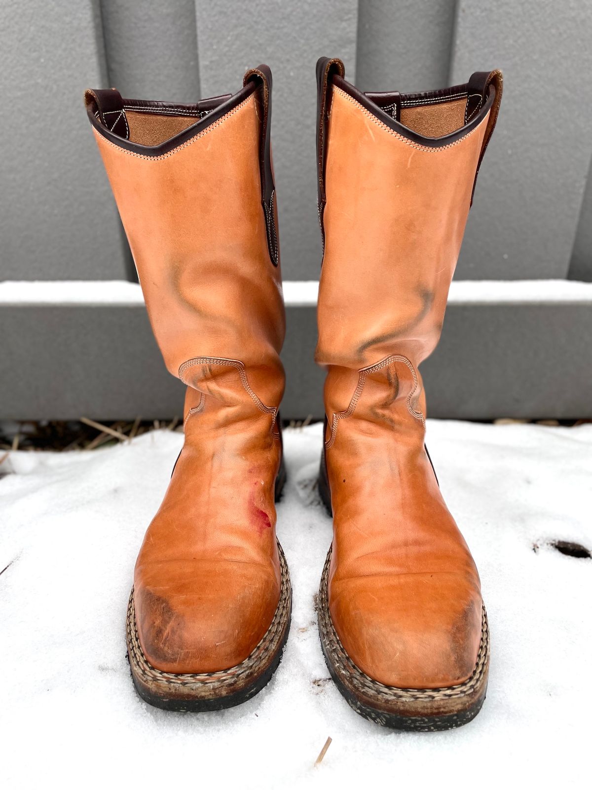 Photo by amara on January 1, 2024 of the Amara Hark-Weber Custom Model in Wickett & Craig Natural Glazed Harness.