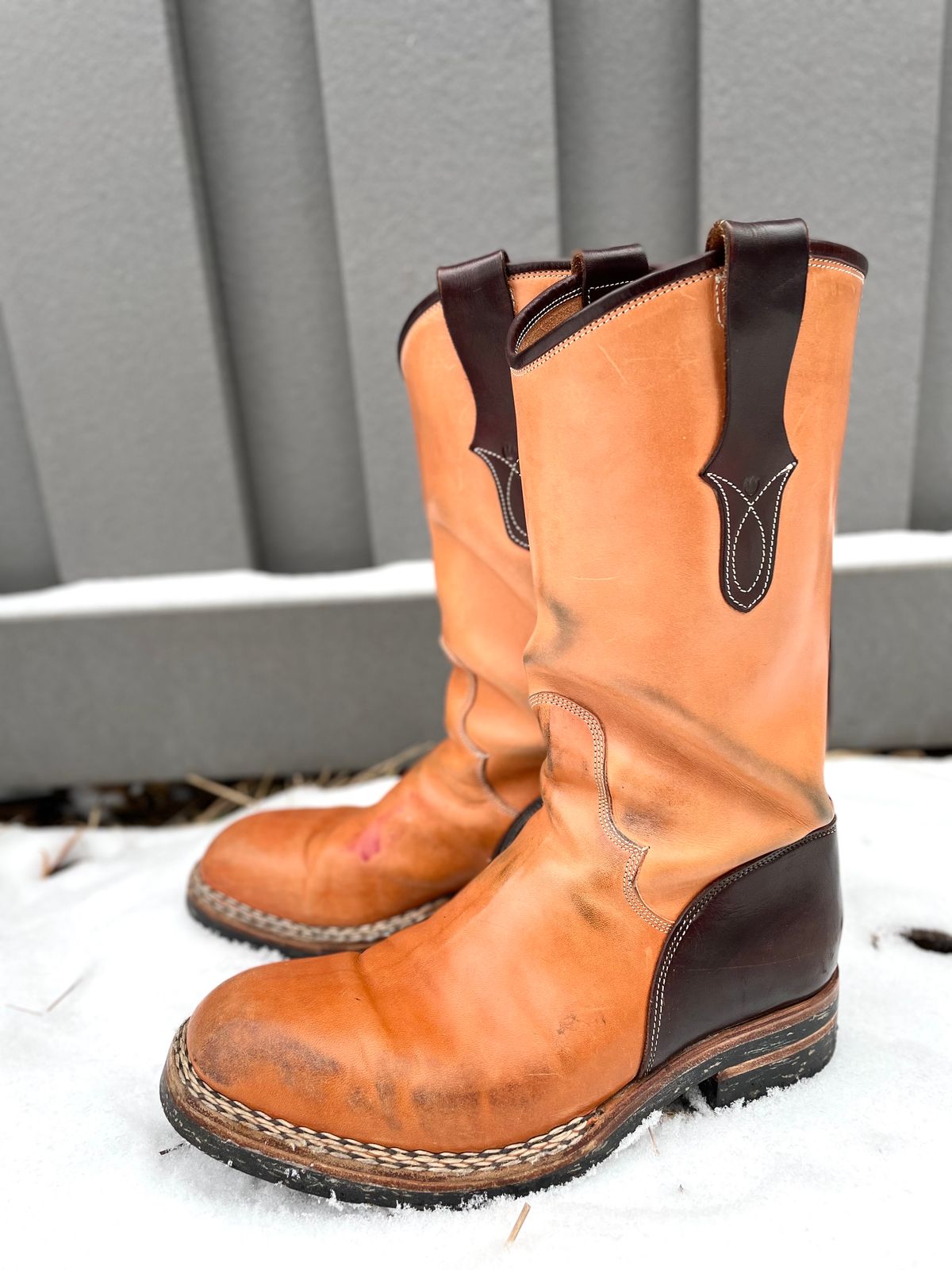 Photo by amara on January 1, 2024 of the Amara Hark-Weber Custom Model in Wickett & Craig Natural Glazed Harness.