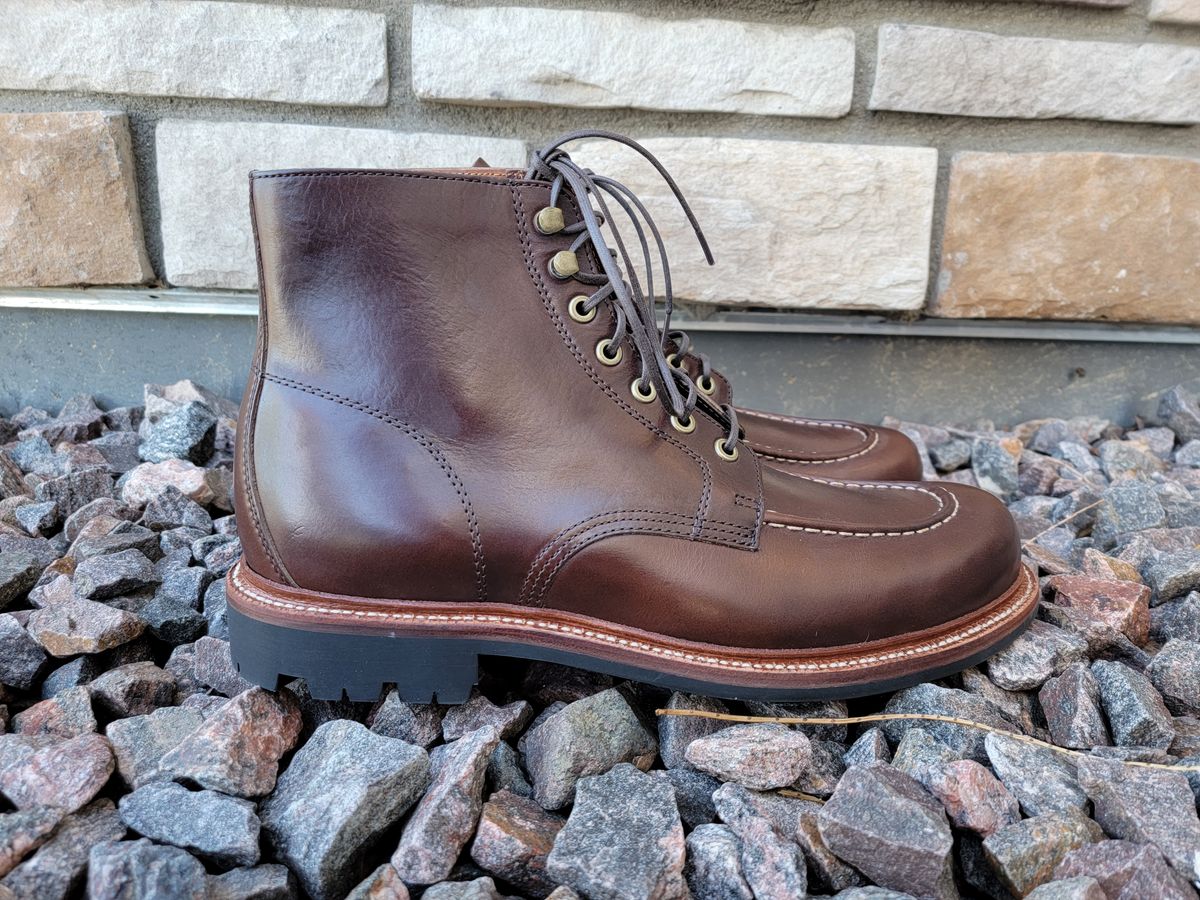 Photo by ejw on October 1, 2022 of the Grant Stone Brass Boot in Horween Crimson Chromexcel.