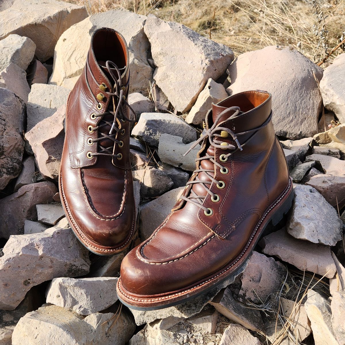Photo by ejw on December 4, 2022 of the Grant Stone Brass Boot in Horween Crimson Chromexcel.