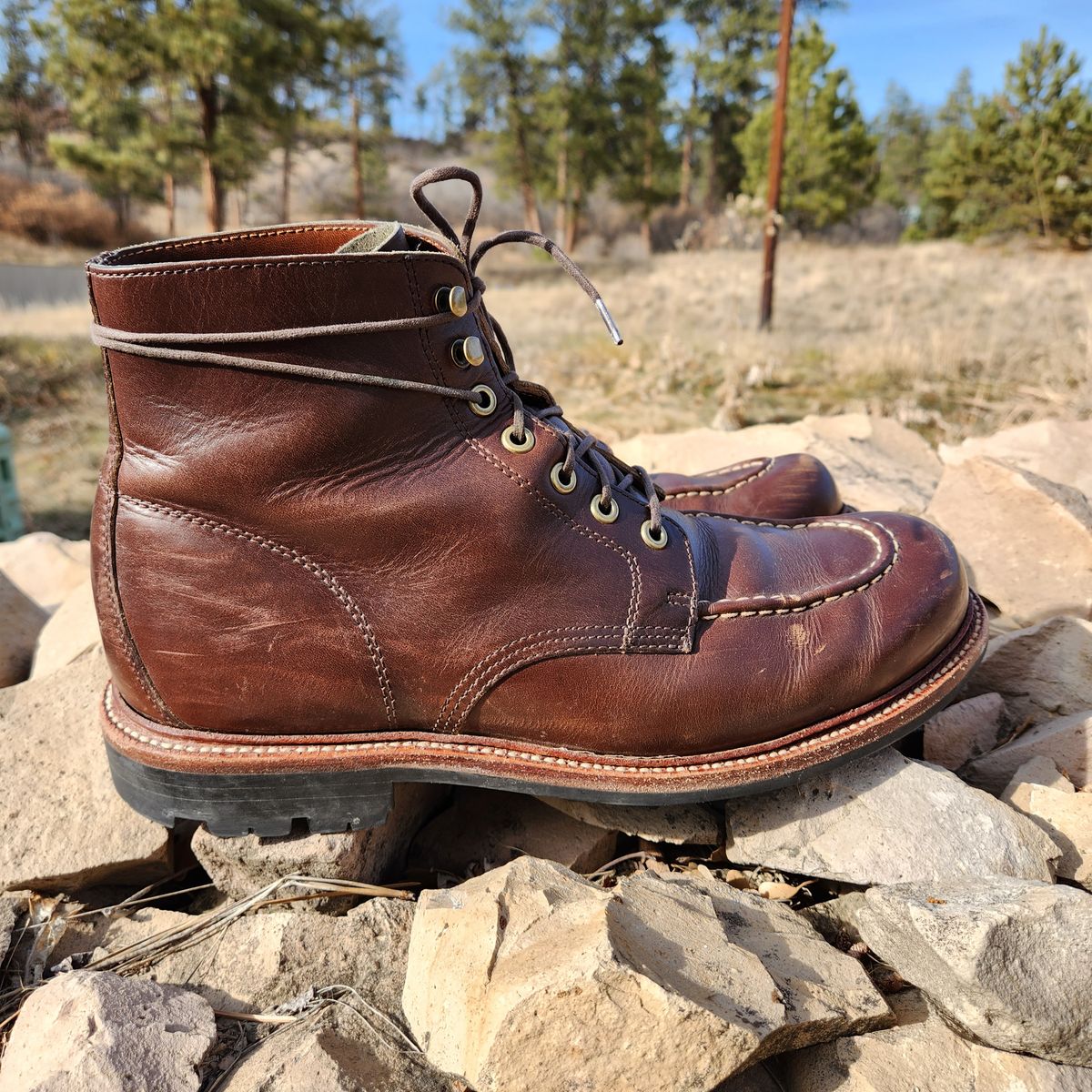 Photo by ejw on December 4, 2022 of the Grant Stone Brass Boot in Horween Crimson Chromexcel.