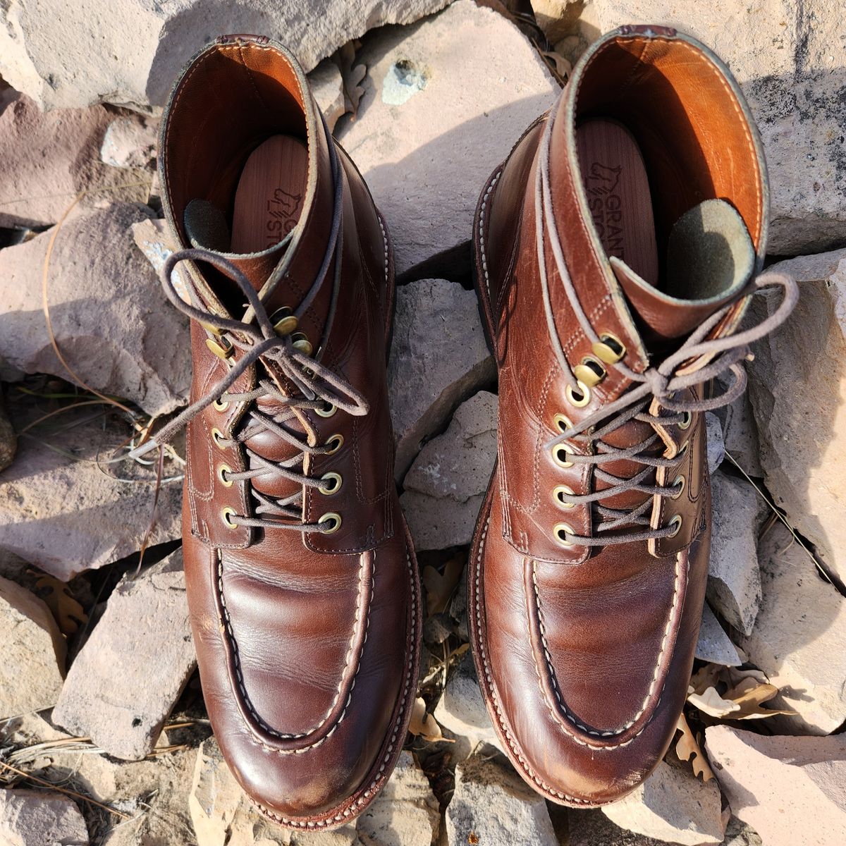 Photo by ejw on December 4, 2022 of the Grant Stone Brass Boot in Horween Crimson Chromexcel.
