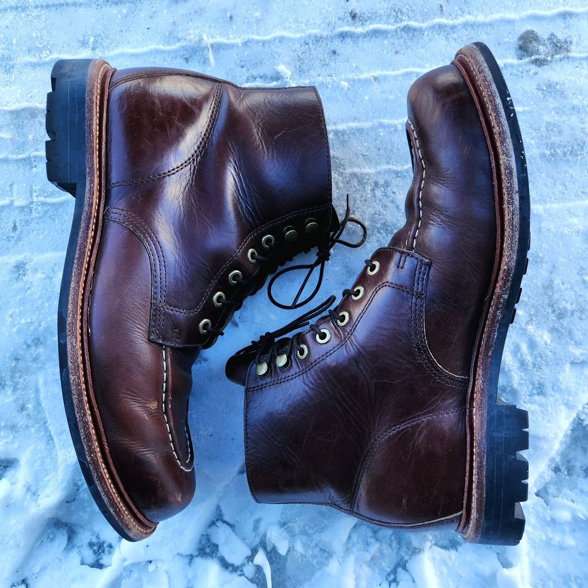 Photo by ejw on January 5, 2023 of the Grant Stone Brass Boot in Horween Crimson Chromexcel.