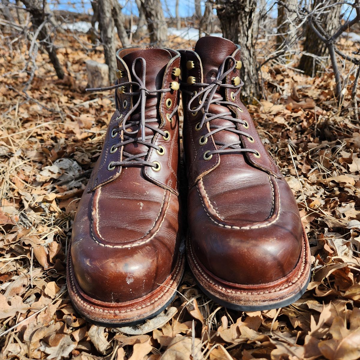 Photo by ejw on February 5, 2023 of the Grant Stone Brass Boot in Horween Crimson Chromexcel.