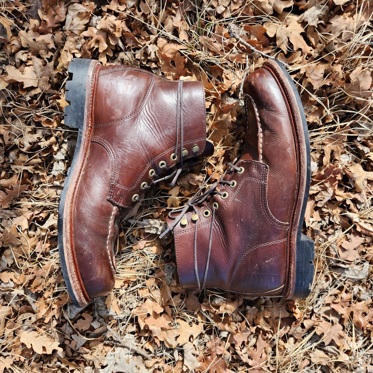 Photo by ejw on February 5, 2023 of the Grant Stone Brass Boot in Horween Crimson Chromexcel.