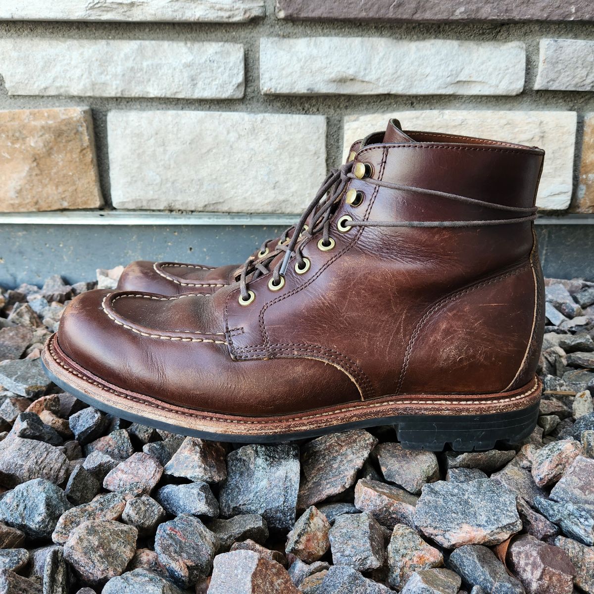 Photo by ejw on March 4, 2023 of the Grant Stone Brass Boot in Horween Crimson Chromexcel.