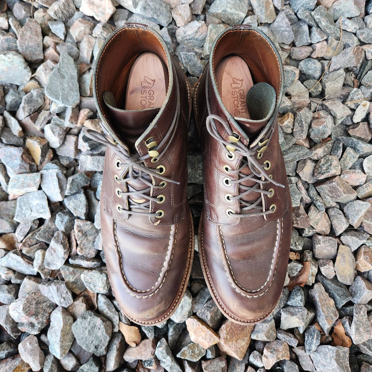 Photo by ejw on March 4, 2023 of the Grant Stone Brass Boot in Horween Crimson Chromexcel.