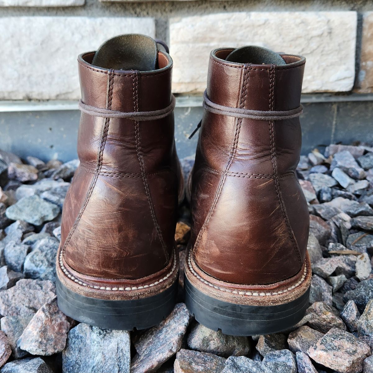 Photo by ejw on April 2, 2023 of the Grant Stone Brass Boot in Horween Crimson Chromexcel.