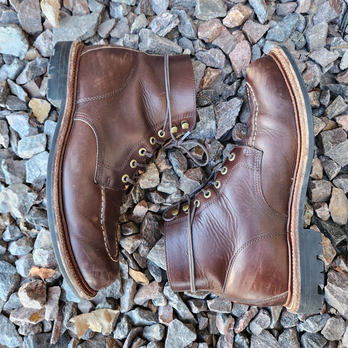 Photo by ejw on April 2, 2023 of the Grant Stone Brass Boot in Horween Crimson Chromexcel.