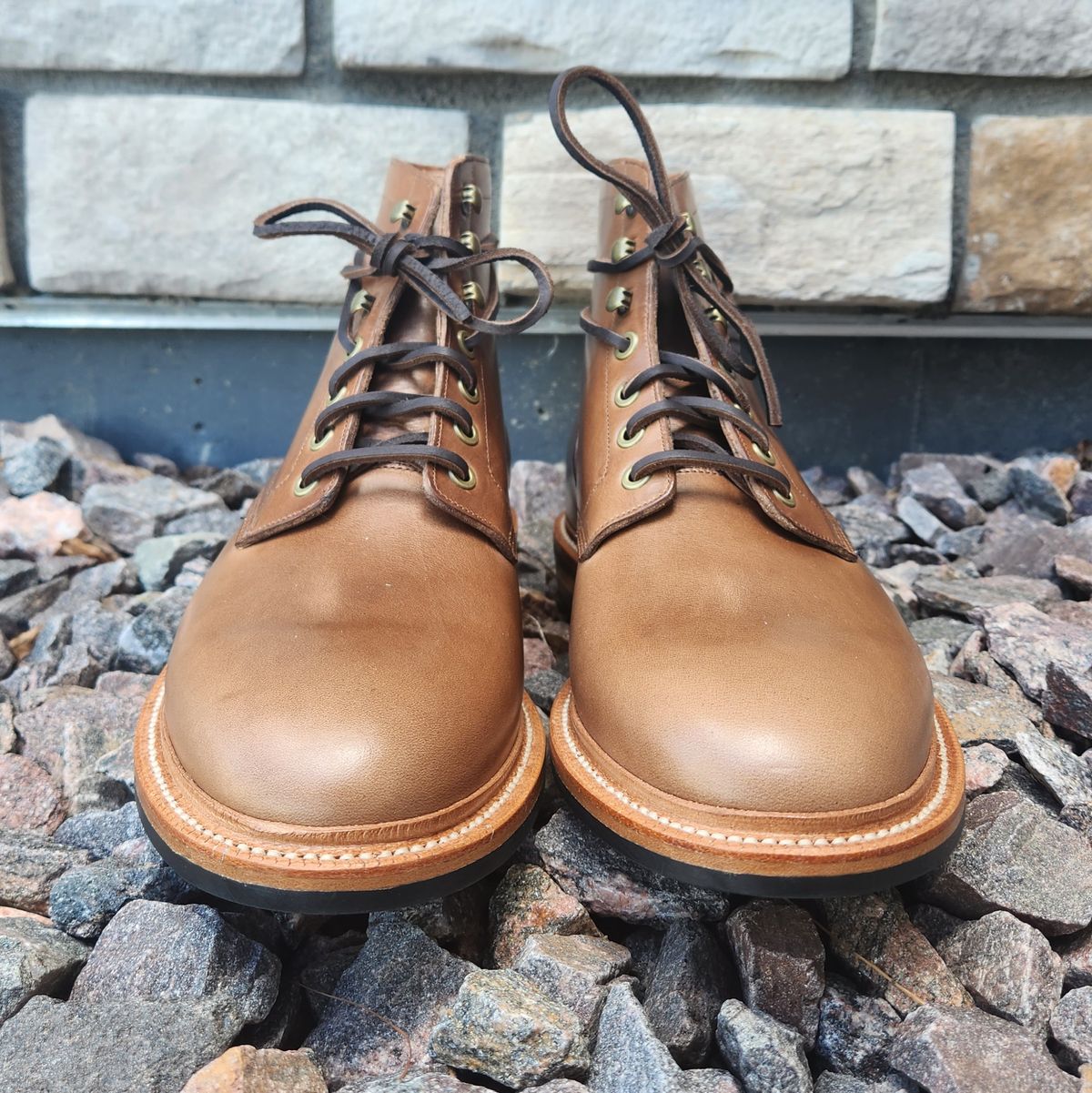 Photo by ejw on October 2, 2023 of the Grant Stone Diesel Boot in Horween Dune Chromexcel.