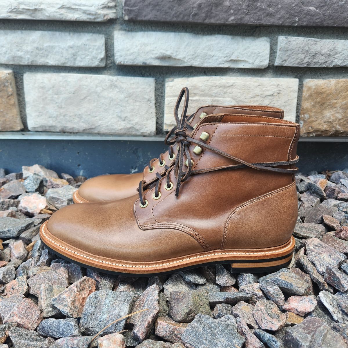 Photo by ejw on October 2, 2023 of the Grant Stone Diesel Boot in Horween Dune Chromexcel.