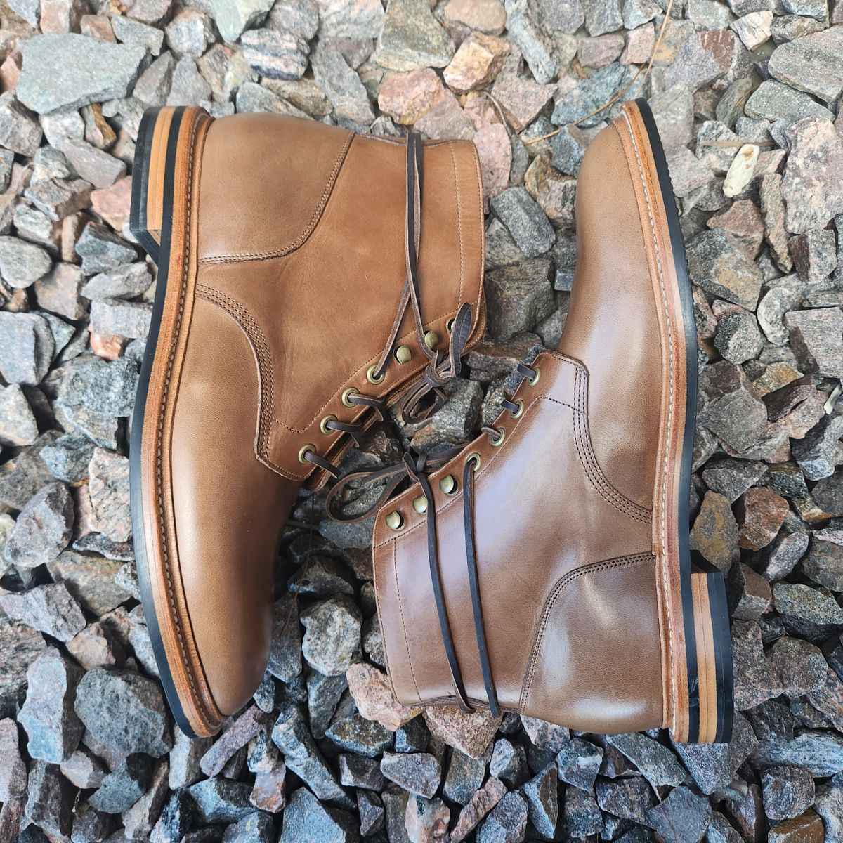 Photo by ejw on October 2, 2023 of the Grant Stone Diesel Boot in Horween Dune Chromexcel.