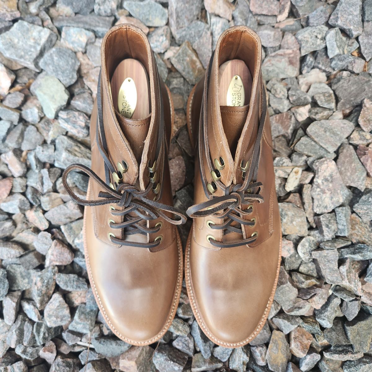 Photo by ejw on October 2, 2023 of the Grant Stone Diesel Boot in Horween Dune Chromexcel.