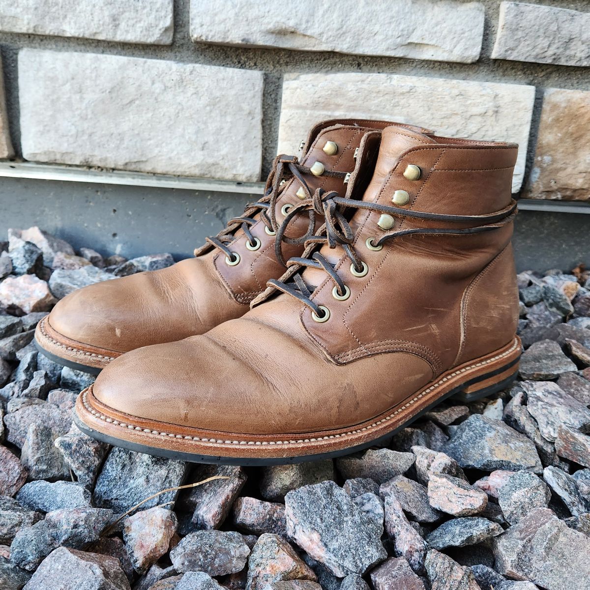 Photo by ejw on November 4, 2023 of the Grant Stone Diesel Boot in Horween Dune Chromexcel.