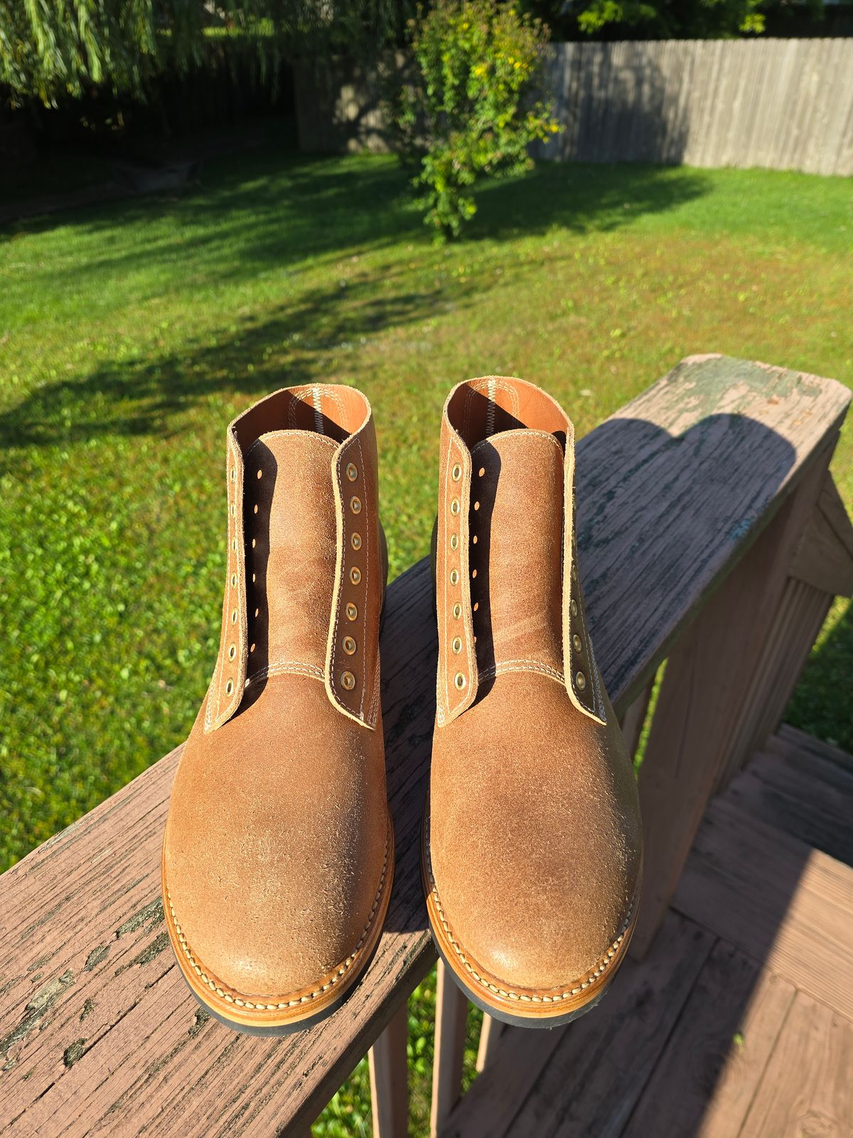 Photo by LouisvilleLeatherGuy on October 1, 2024 of the August Special Belliver Boot in Maryam Toscanello Waxed Reverse Horsebutt.