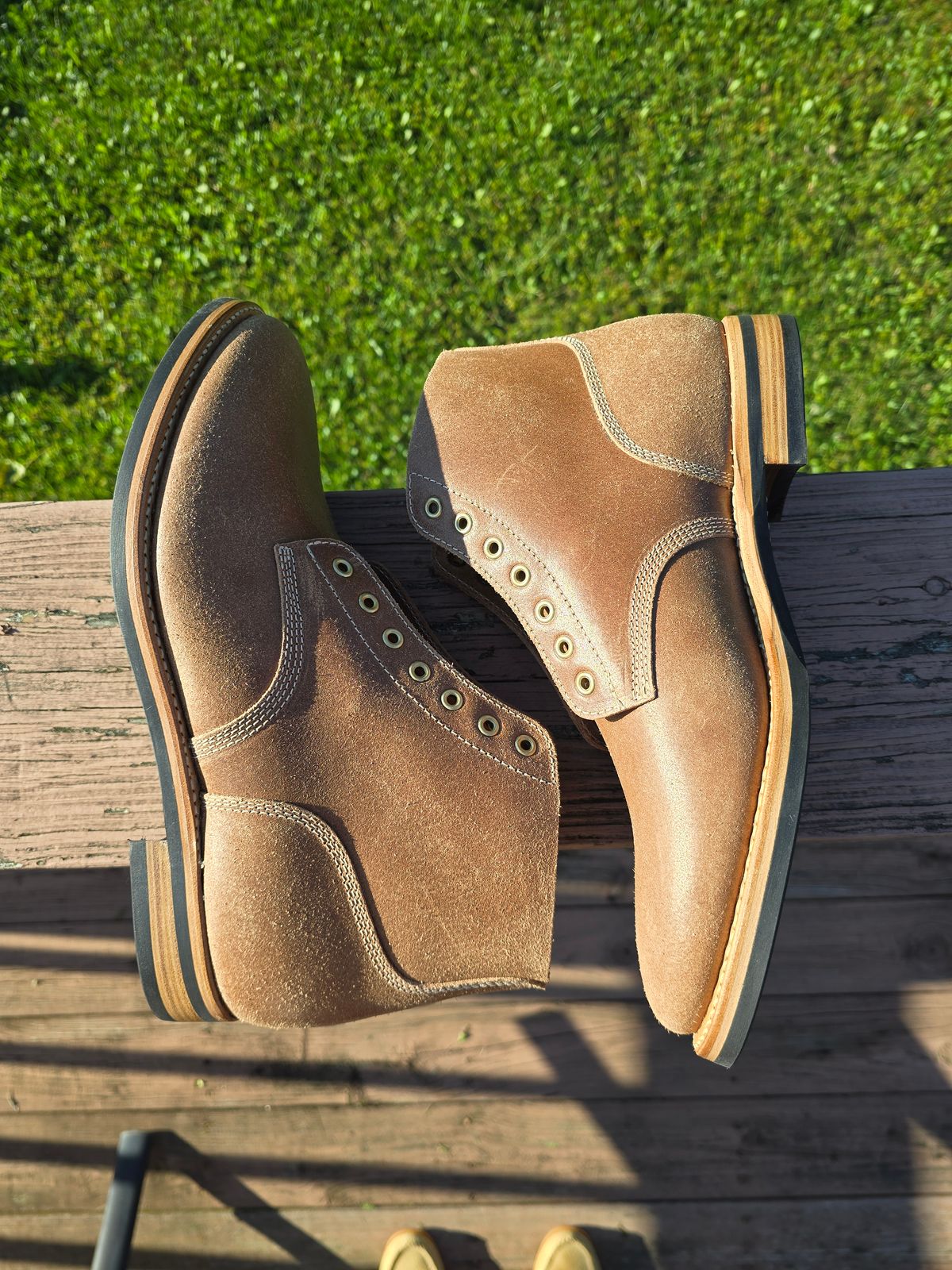 Photo by LouisvilleLeatherGuy on October 1, 2024 of the August Special Belliver Boot in Maryam Toscanello Waxed Reverse Horsebutt.