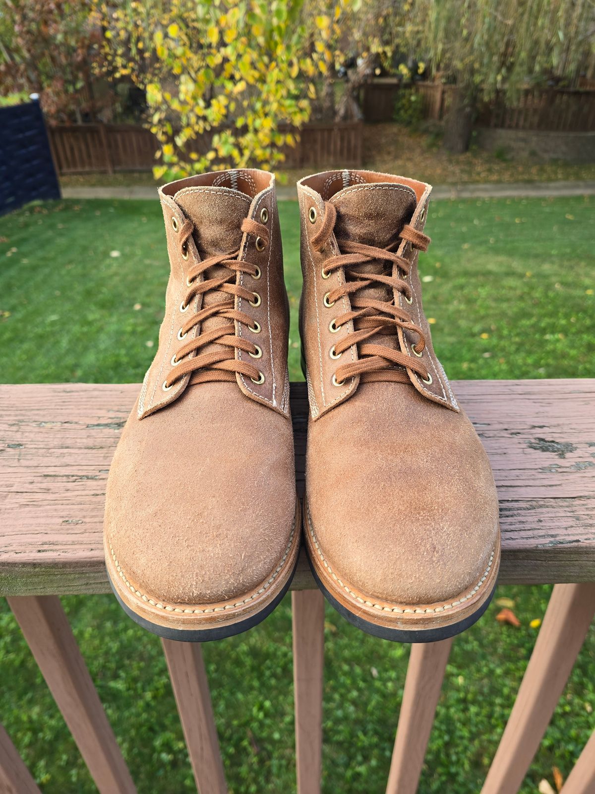 Photo by LouisvilleLeatherGuy on November 5, 2024 of the August Special Belliver Boot in Maryam Toscanello Waxed Reverse Horsebutt.