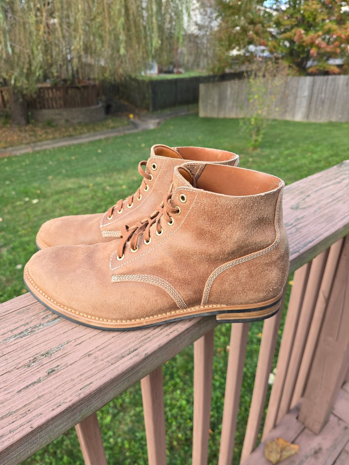 Photo by LouisvilleLeatherGuy on November 5, 2024 of the August Special Belliver Boot in Maryam Toscanello Waxed Reverse Horsebutt.