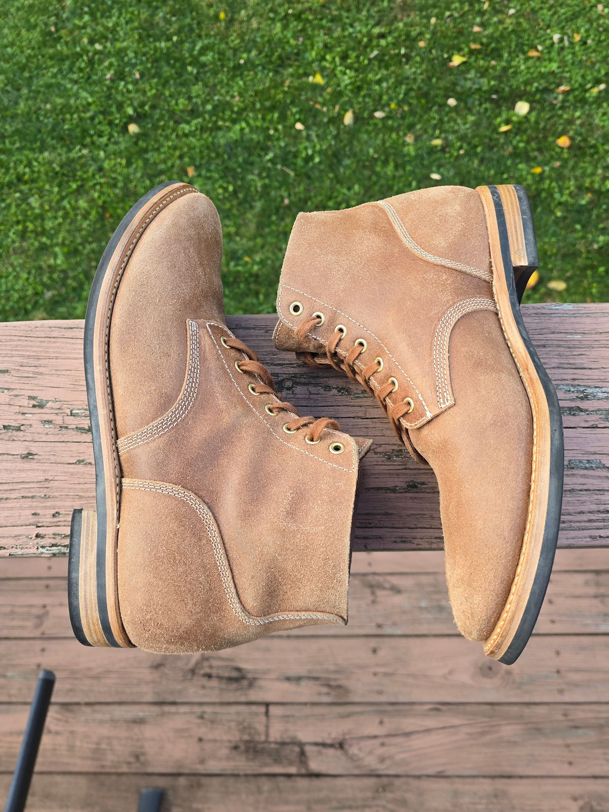 Photo by LouisvilleLeatherGuy on November 5, 2024 of the August Special Belliver Boot in Maryam Toscanello Waxed Reverse Horsebutt.