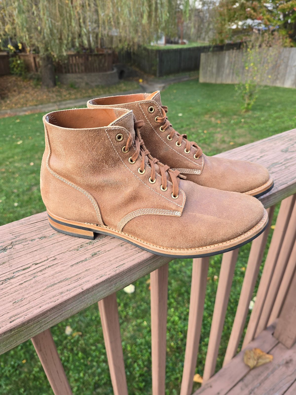 Photo by LouisvilleLeatherGuy on November 5, 2024 of the August Special Belliver Boot in Maryam Toscanello Waxed Reverse Horsebutt.