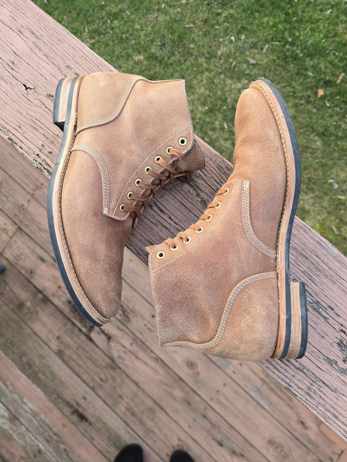 Photo by LouisvilleLeatherGuy on January 5, 2025 of the August Special Belliver Boot in Maryam Toscanello Waxed Reverse Horsebutt.