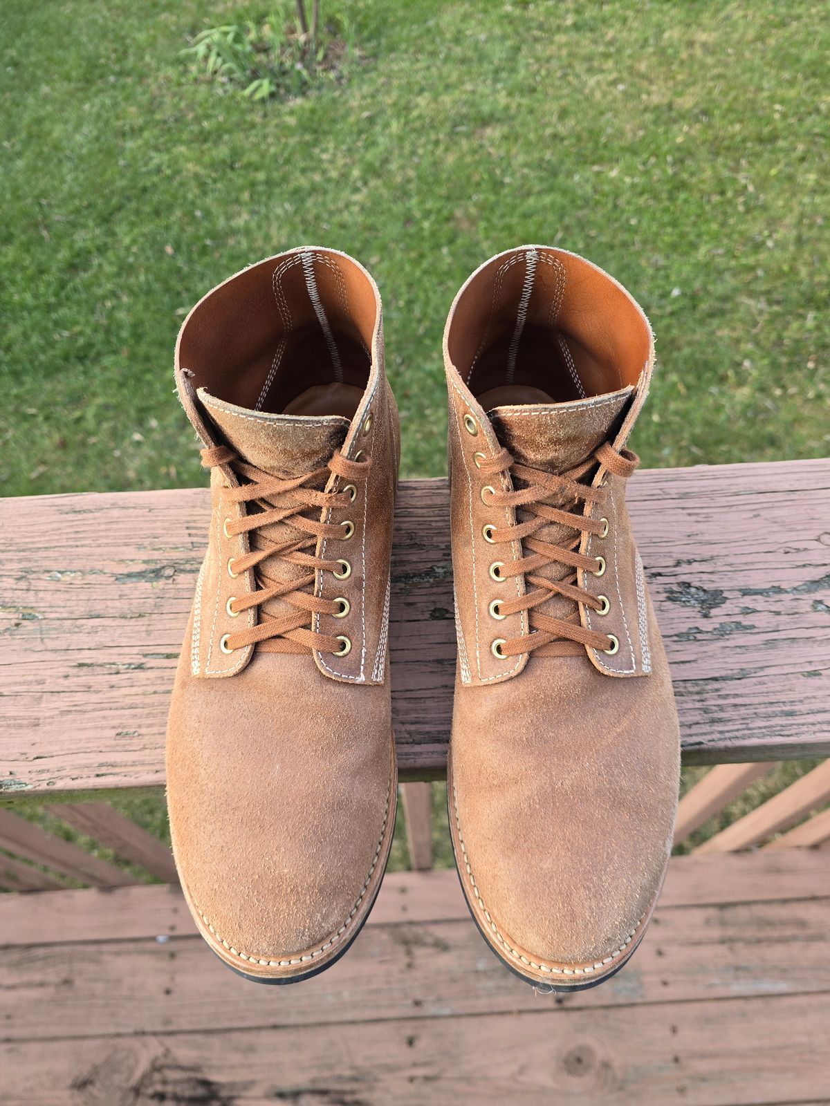 Photo by LouisvilleLeatherGuy on January 5, 2025 of the August Special Belliver Boot in Maryam Toscanello Waxed Reverse Horsebutt.