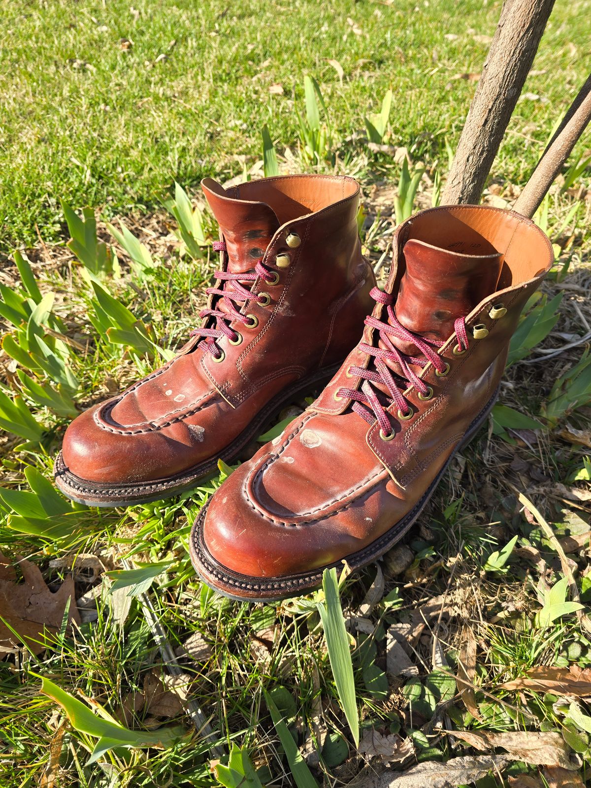 Photo by LouisvilleLeatherGuy on March 3, 2024 of the Grant Stone Brass Boot in Horween Garnet Shell Cordovan.