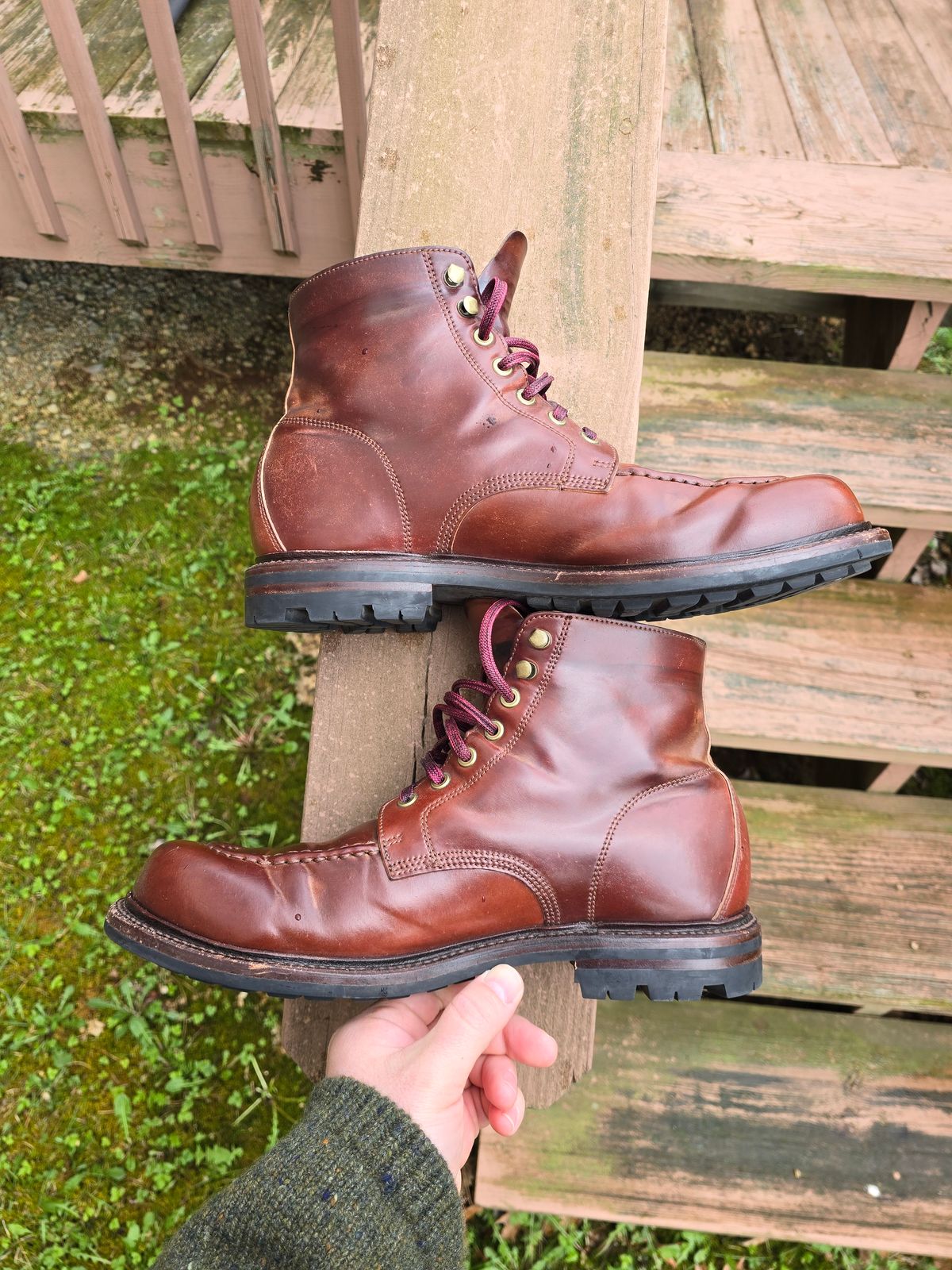 Photo by LouisvilleLeatherGuy on April 6, 2024 of the Grant Stone Brass Boot in Horween Garnet Shell Cordovan.