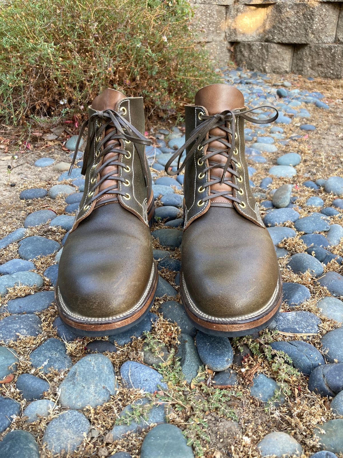 Photo by boogieshafer on August 24, 2023 of the Viberg Boondocker in Horween Dark Olive Waxed Flesh.