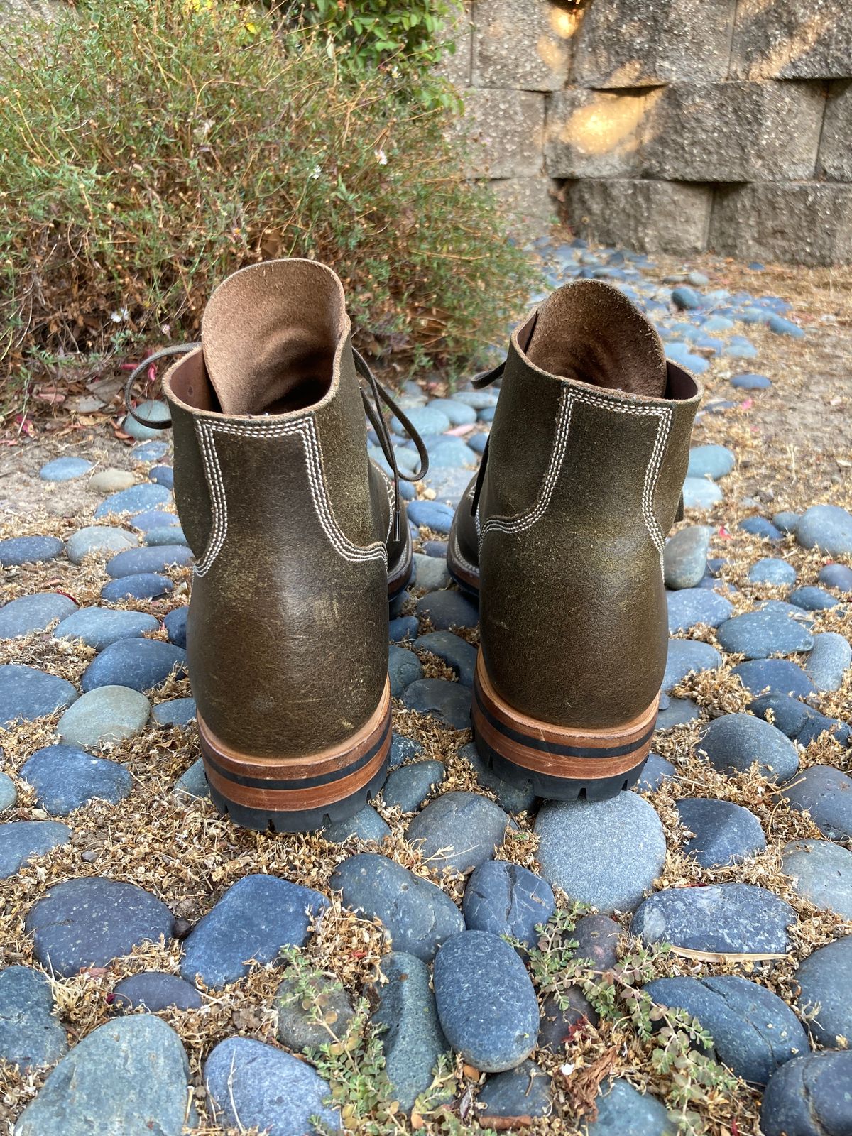 Photo by boogieshafer on August 24, 2023 of the Viberg Boondocker in Horween Dark Olive Waxed Flesh.