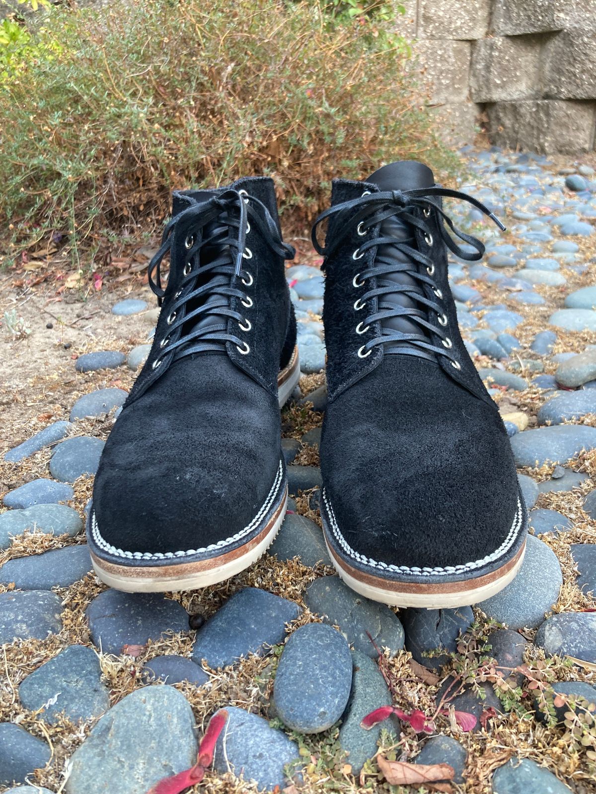 Photo by boogieshafer on September 8, 2023 of the Viberg Service Boot in Seidel Black Oil Tan Roughout.