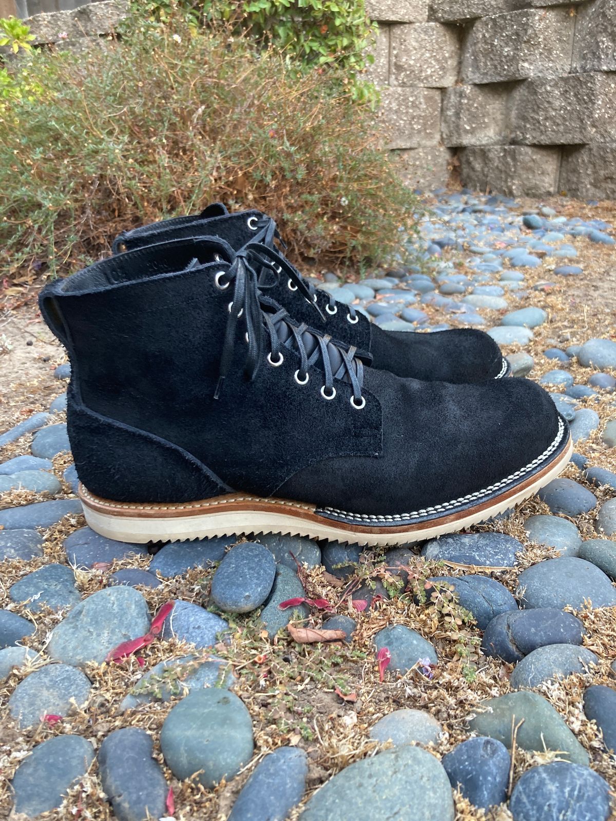 Photo by boogieshafer on September 8, 2023 of the Viberg Service Boot in Seidel Black Oil Tan Roughout.