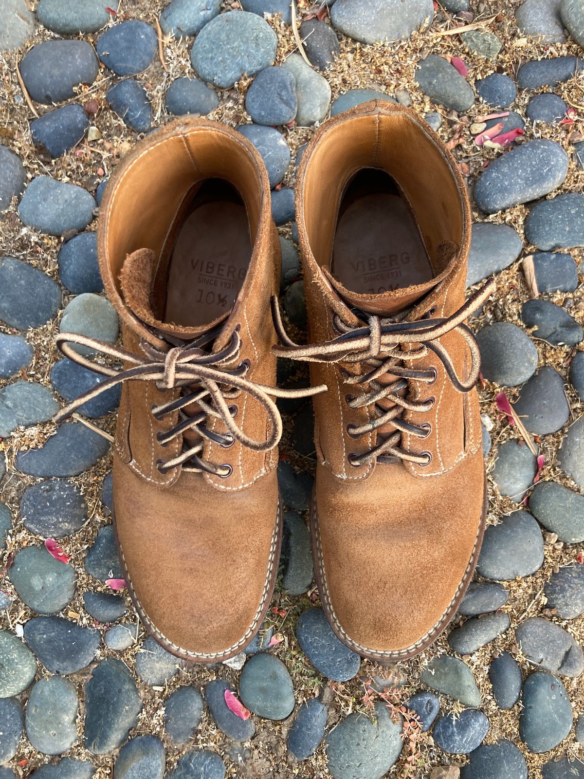 Photo by boogieshafer on September 22, 2023 of the Viberg Trench Boot in Horween Natural Chromexcel Roughout.