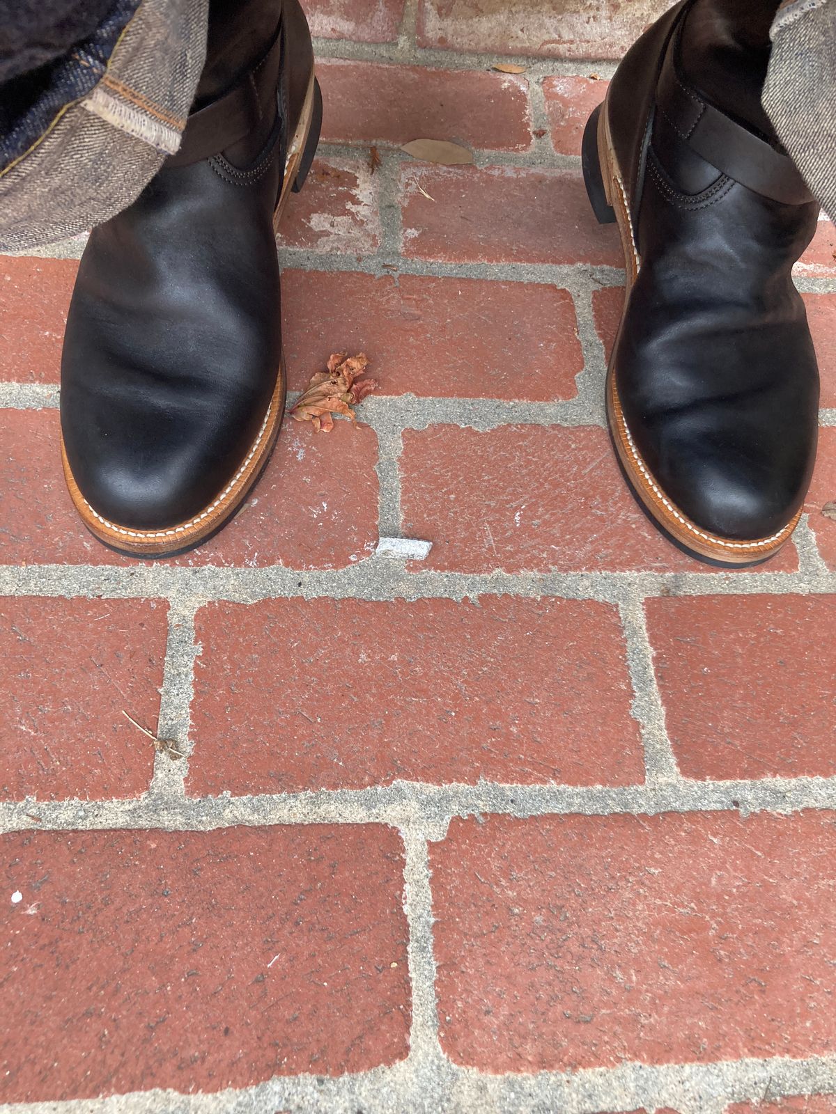 Photo by boogieshafer on October 1, 2022 of the Motor Engineer Boots in Black Hand-Dyed Italian Horsebutt.