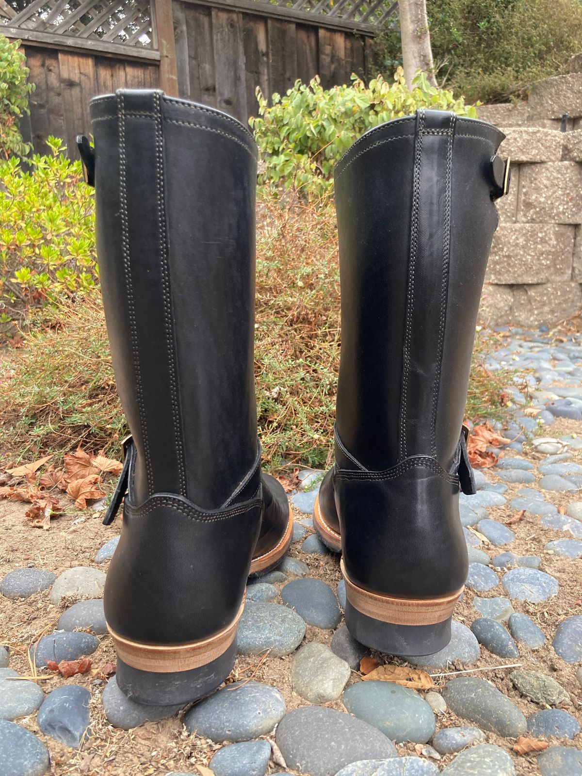 Photo by boogieshafer on October 1, 2022 of the Motor Engineer Boots in Black Hand-Dyed Italian Horsebutt.