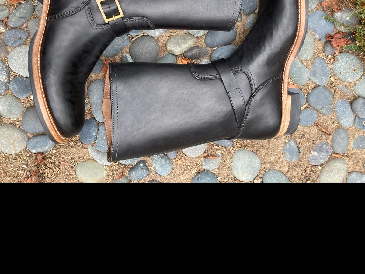 Photo by boogieshafer on October 1, 2022 of the Motor Engineer Boots in Black Hand-Dyed Italian Horsebutt.