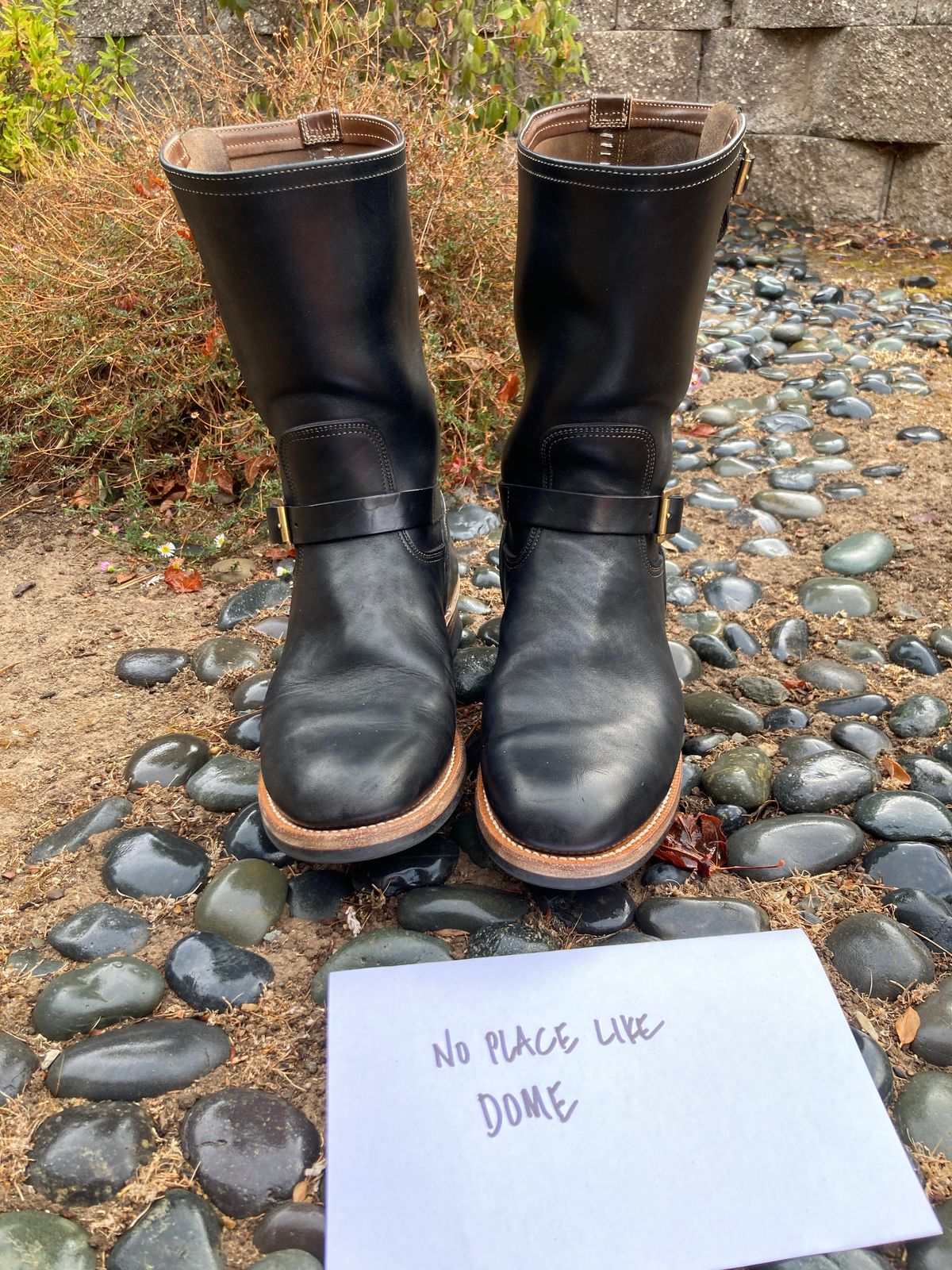 Photo by boogieshafer on November 1, 2022 of the Motor Engineer Boots in Black Hand-Dyed Italian Horsebutt.
