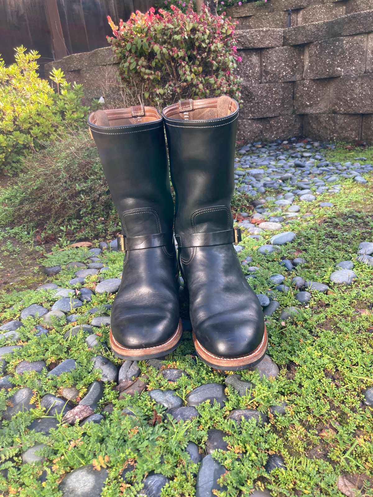 Photo by boogieshafer on February 5, 2023 of the Motor Engineer Boots in Black Hand-Dyed Italian Horsebutt.