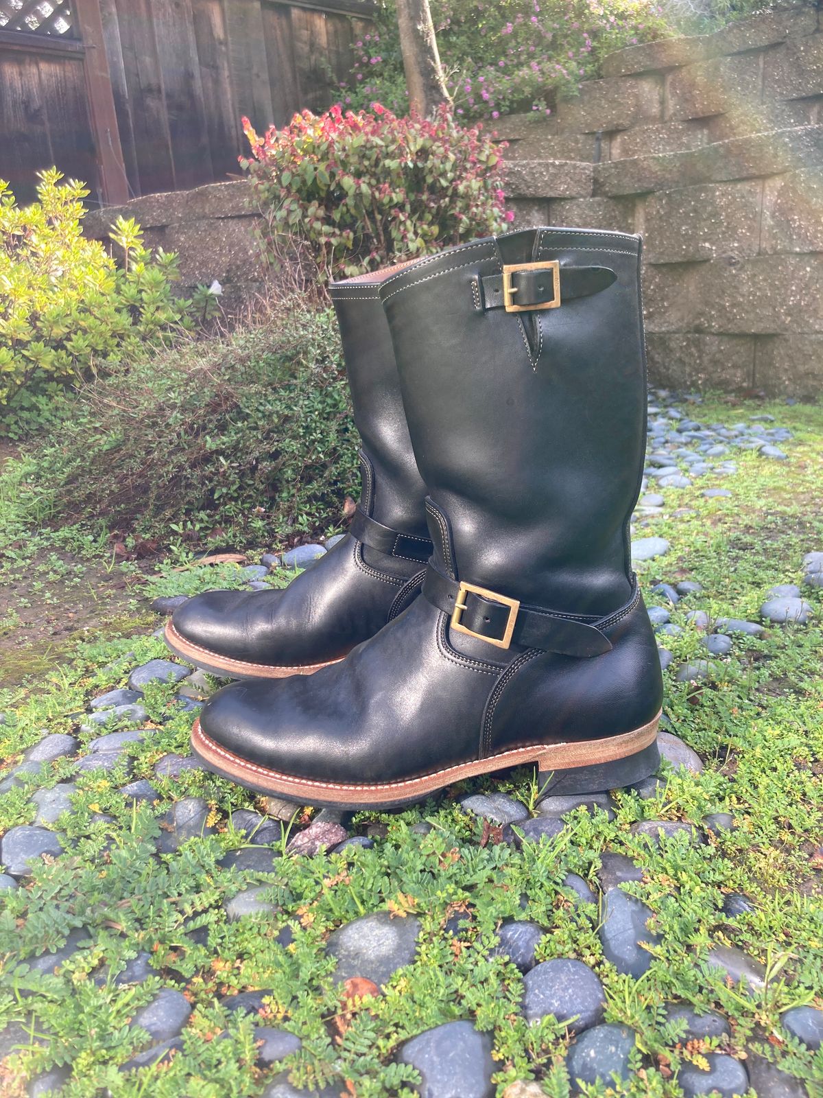 Photo by boogieshafer on February 5, 2023 of the Motor Engineer Boots in Black Hand-Dyed Italian Horsebutt.