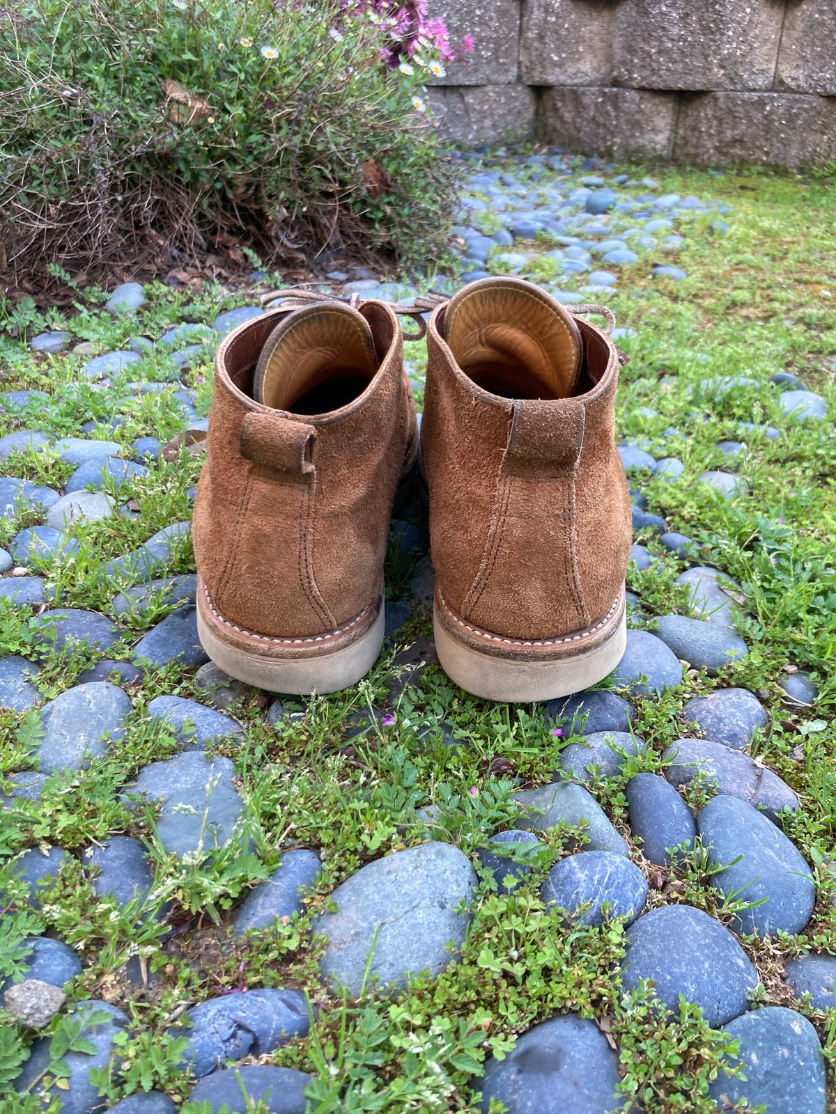 Photo by boogieshafer on March 17, 2024 of the Viberg Chukka in Seidel Aged Bark Roughout.