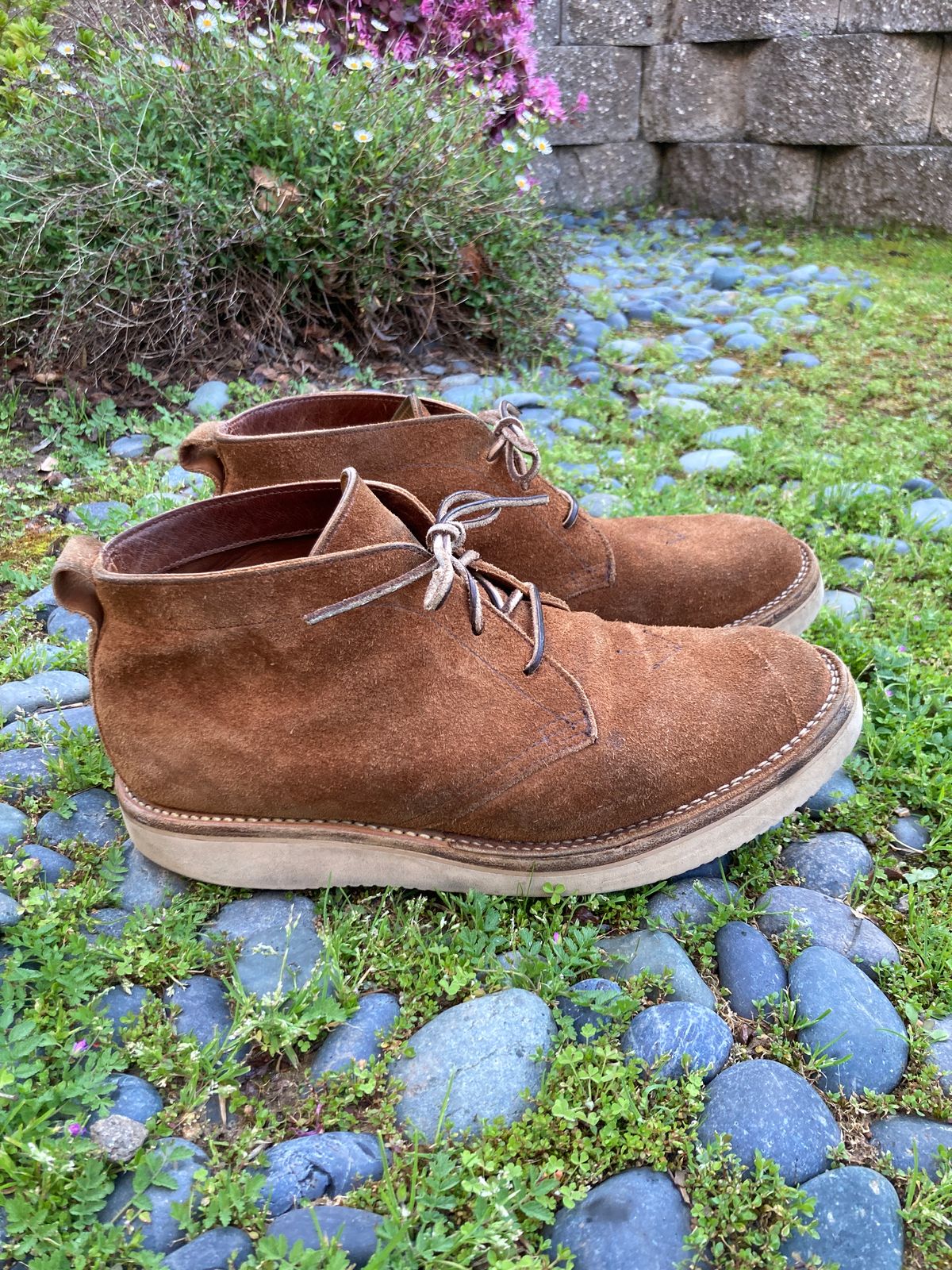 Photo by boogieshafer on March 17, 2024 of the Viberg Chukka in Seidel Aged Bark Roughout.