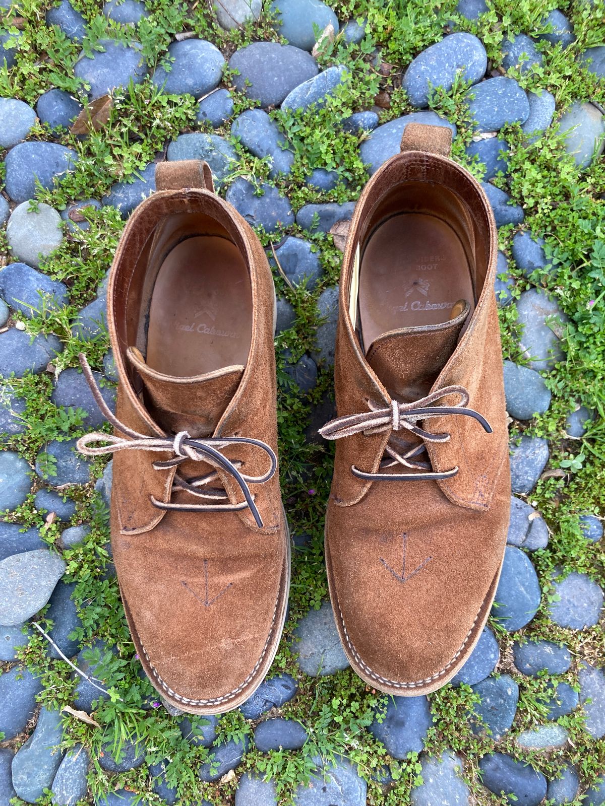 Photo by boogieshafer on March 17, 2024 of the Viberg Chukka in Seidel Aged Bark Roughout.