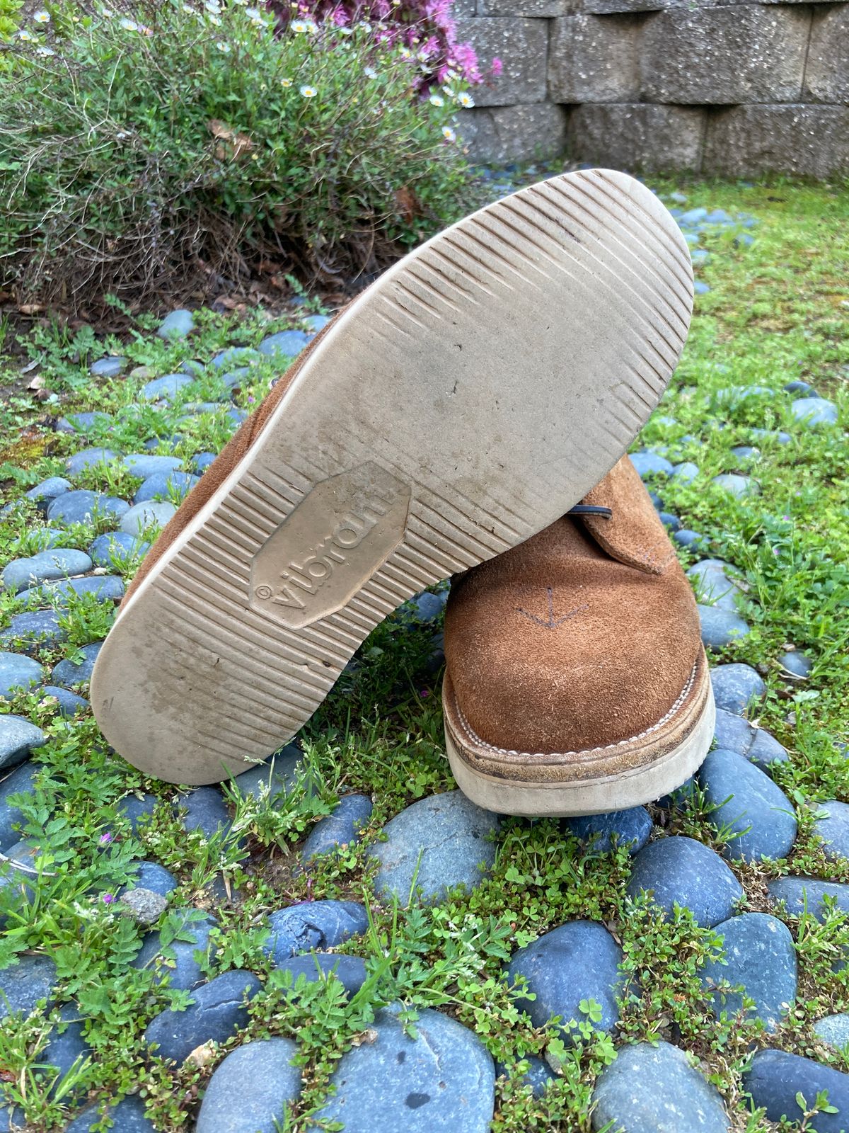 Photo by boogieshafer on March 17, 2024 of the Viberg Chukka in Seidel Aged Bark Roughout.