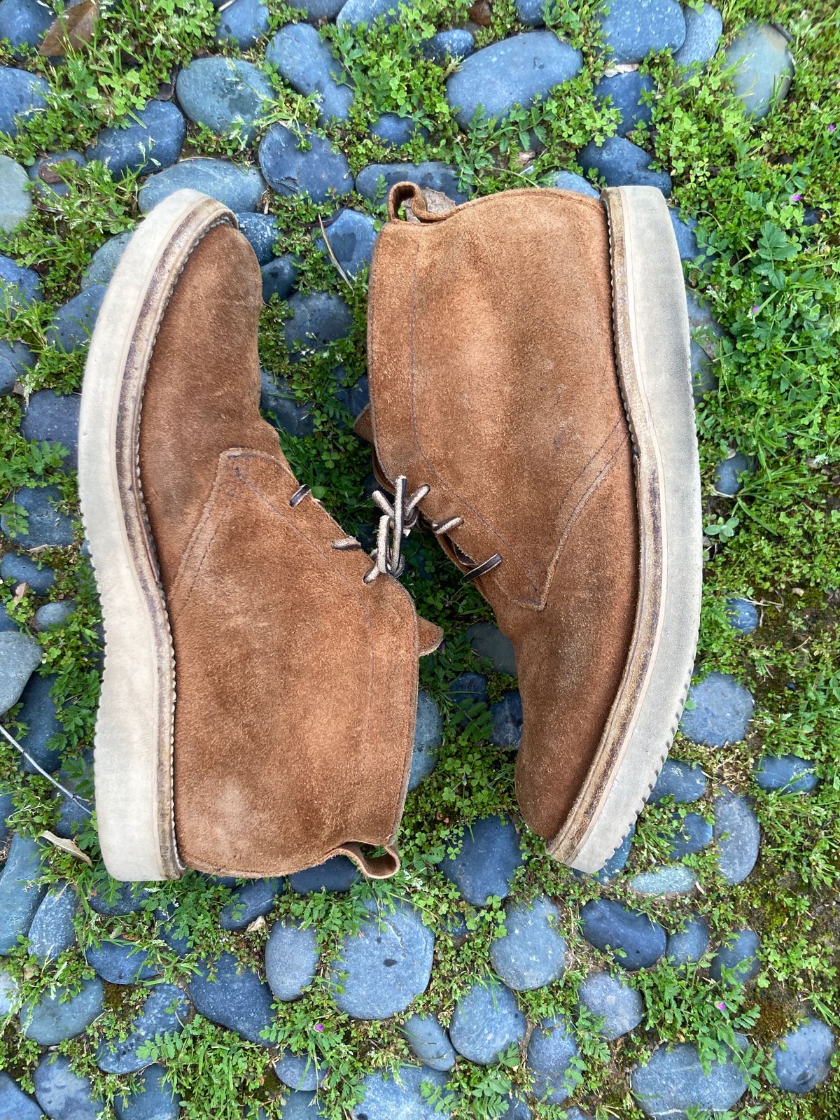 Photo by boogieshafer on March 17, 2024 of the Viberg Chukka in Seidel Aged Bark Roughout.