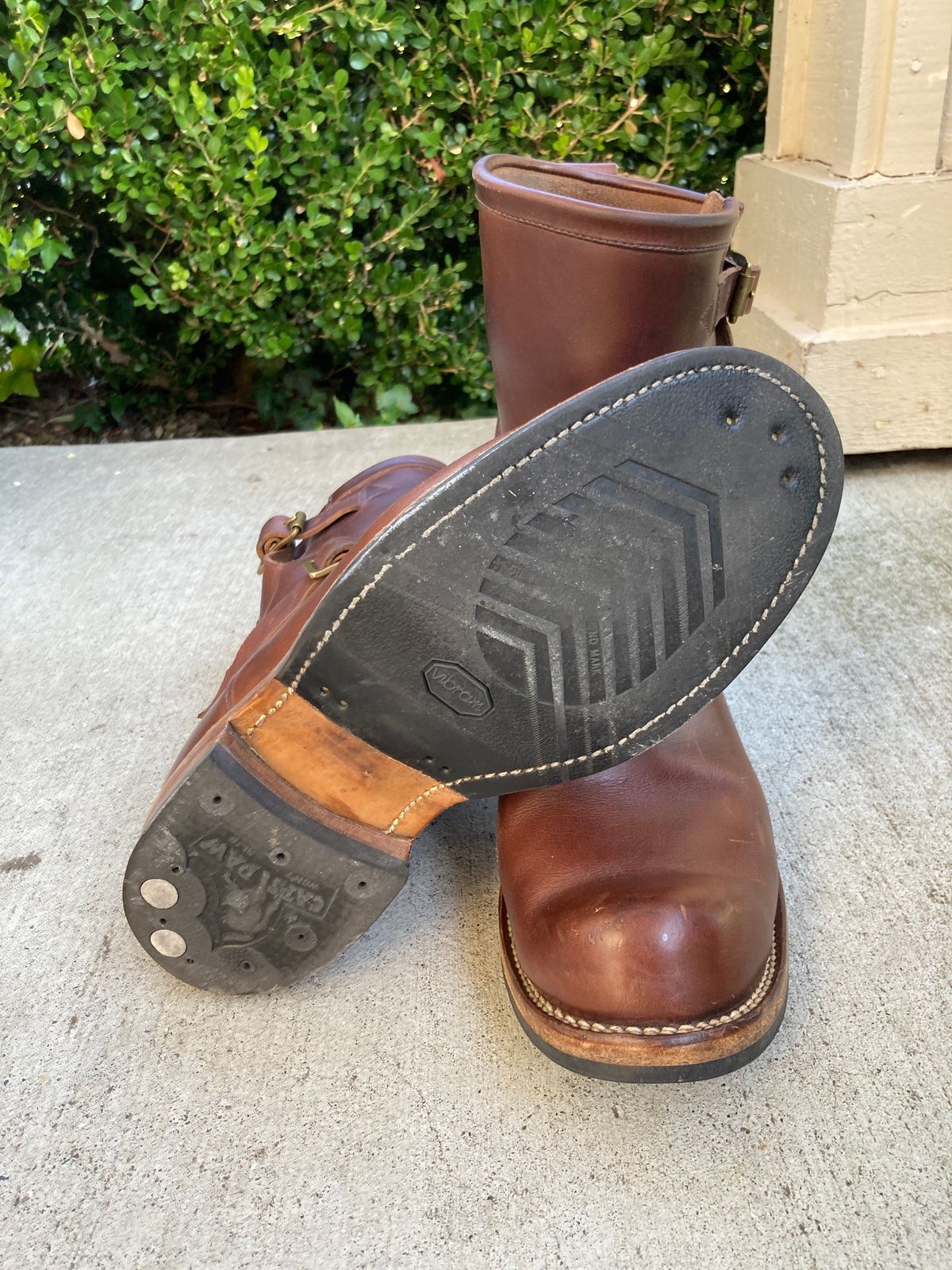 Photo by boogieshafer on September 20, 2024 of the Viberg Engineer in Horween Brown Chromexcel.