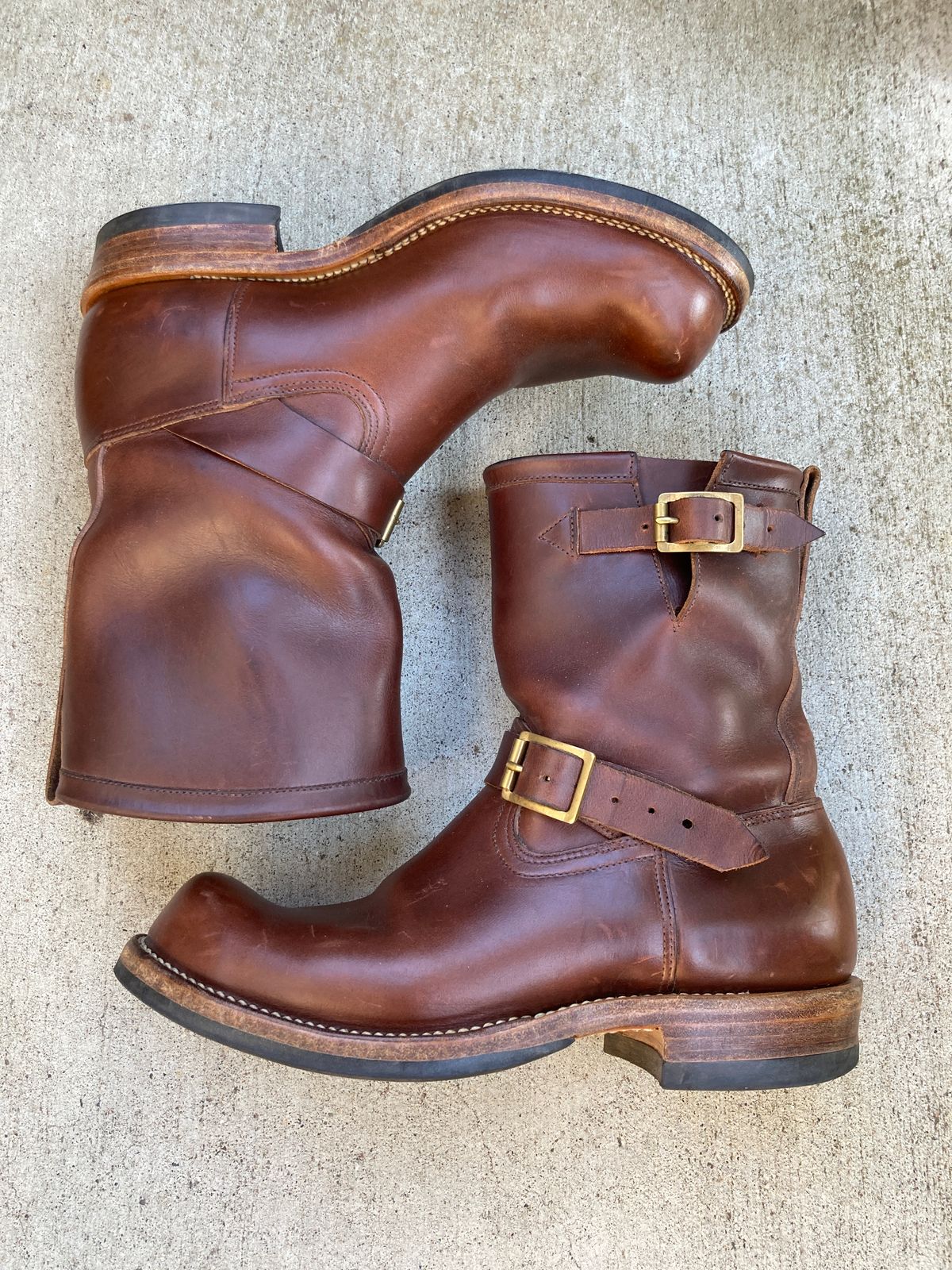 Photo by boogieshafer on September 20, 2024 of the Viberg Engineer in Horween Brown Chromexcel.